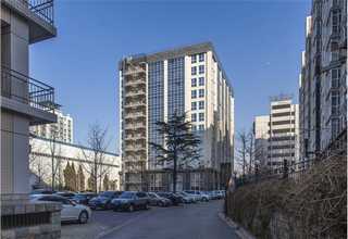 西藏床头实木背景墙